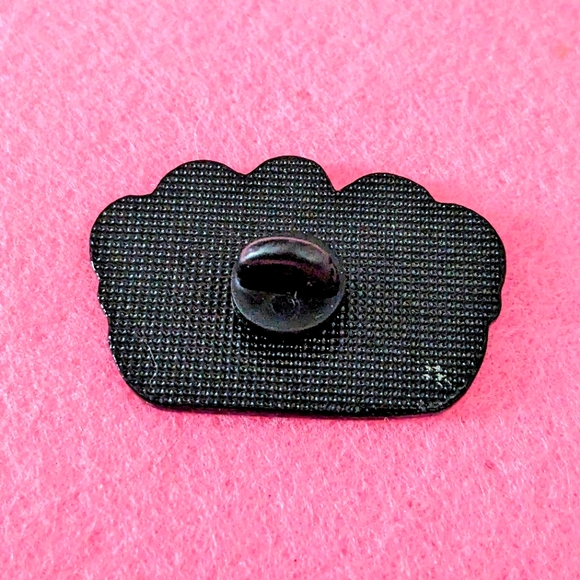 Cat in Yarn Basket Pin - Picture 2 of 3